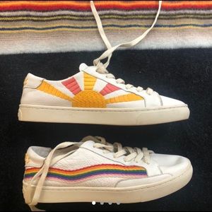 SOLUDOS RAINBOW WAVE EMBROIDERED SNEAKER